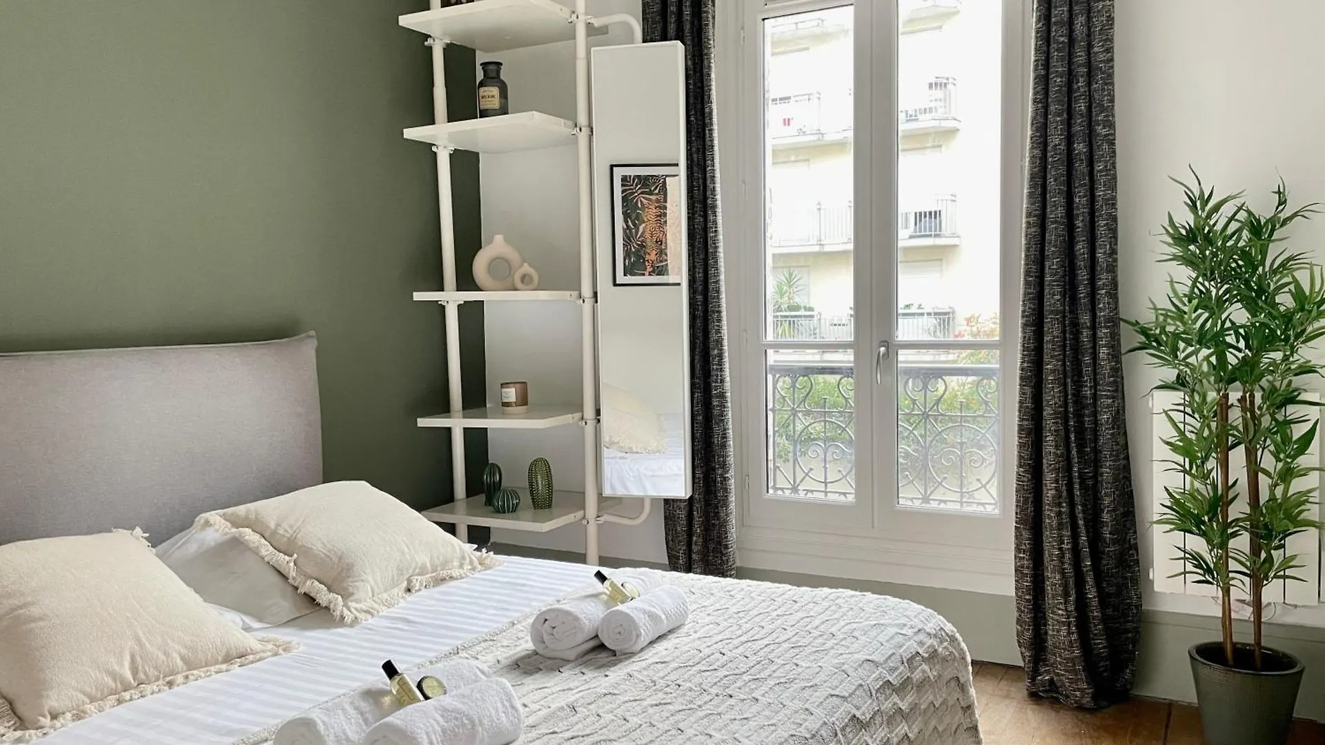 Eiffel Tower Stylish Retreat * Paris