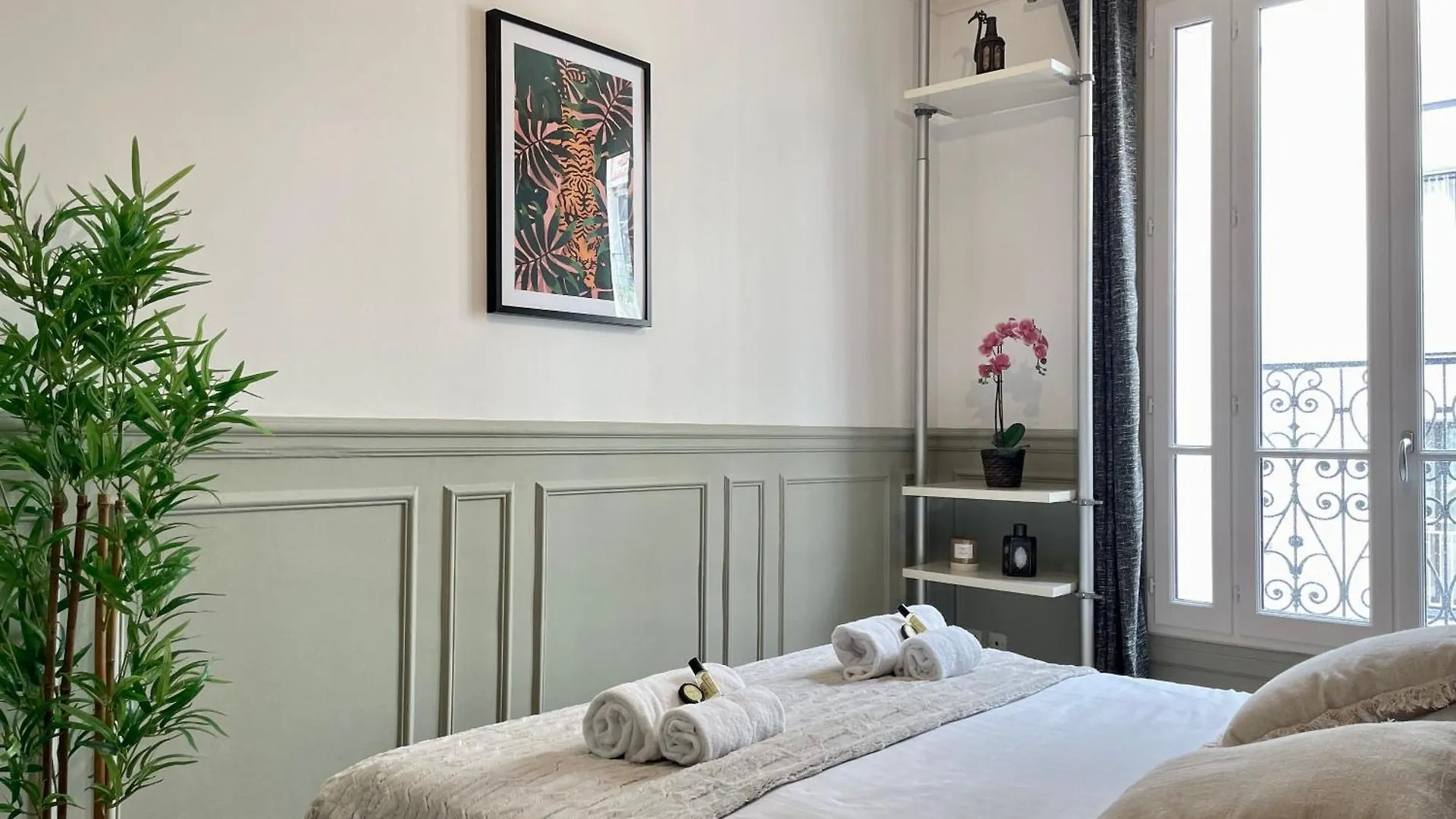 Eiffel Tower Stylish Retreat דירה *