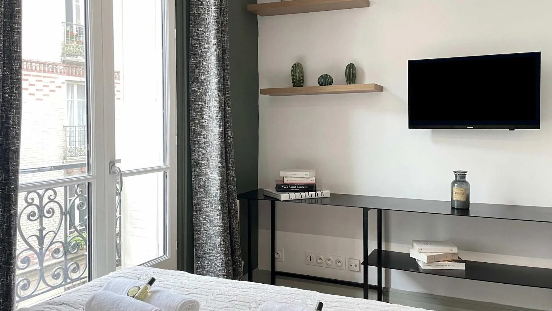 Eiffel Tower Stylish Retreat * Paris